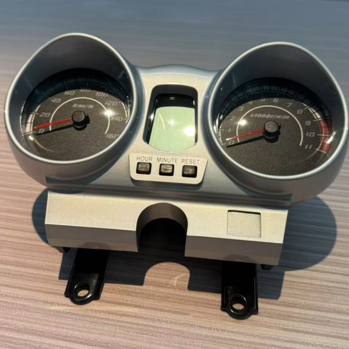 Brazil Meike Duo Hot Selling Products: Motorcycle Instrument Cbx250Twister2001-2008