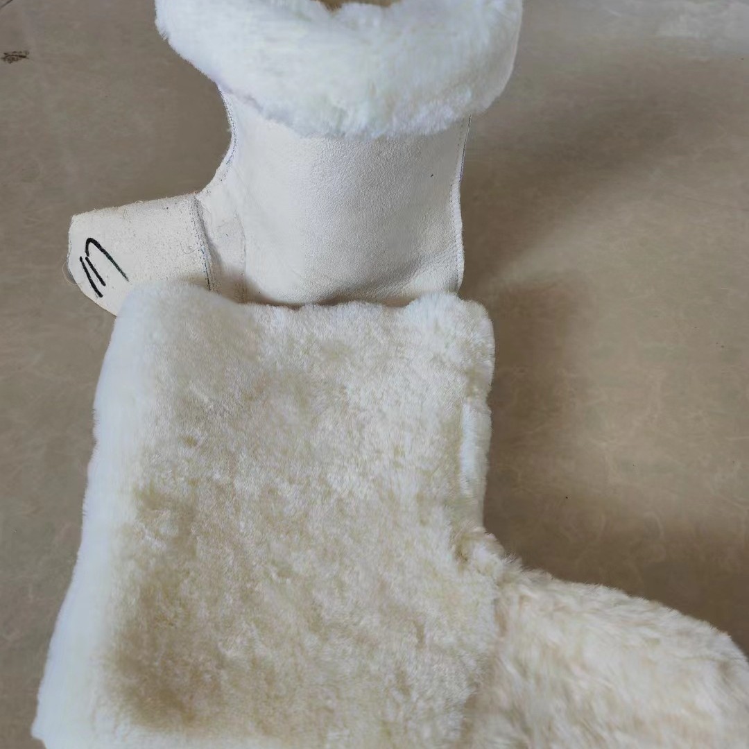 Customized Sheepskin Fur Integrated Sheepskin Material for Winter Snow Boots, Clothing Lining, Leather Household Floor Mats Wholesale