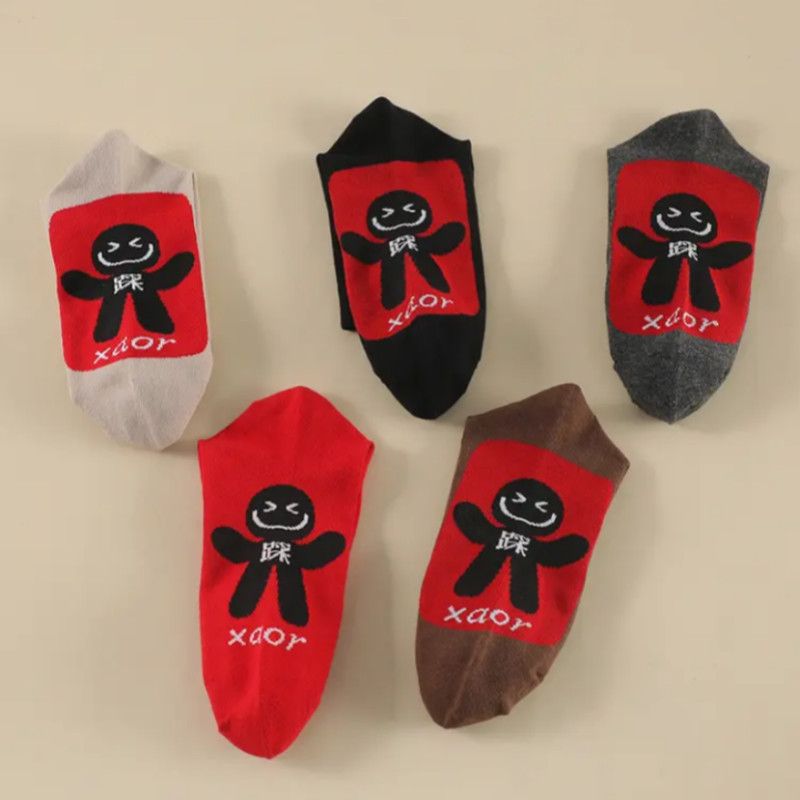 Autumn and Winter Red Socks for Men and Women, New Mid-Tube Cartoon New Year Socks, Bright Red Trendy in Stock