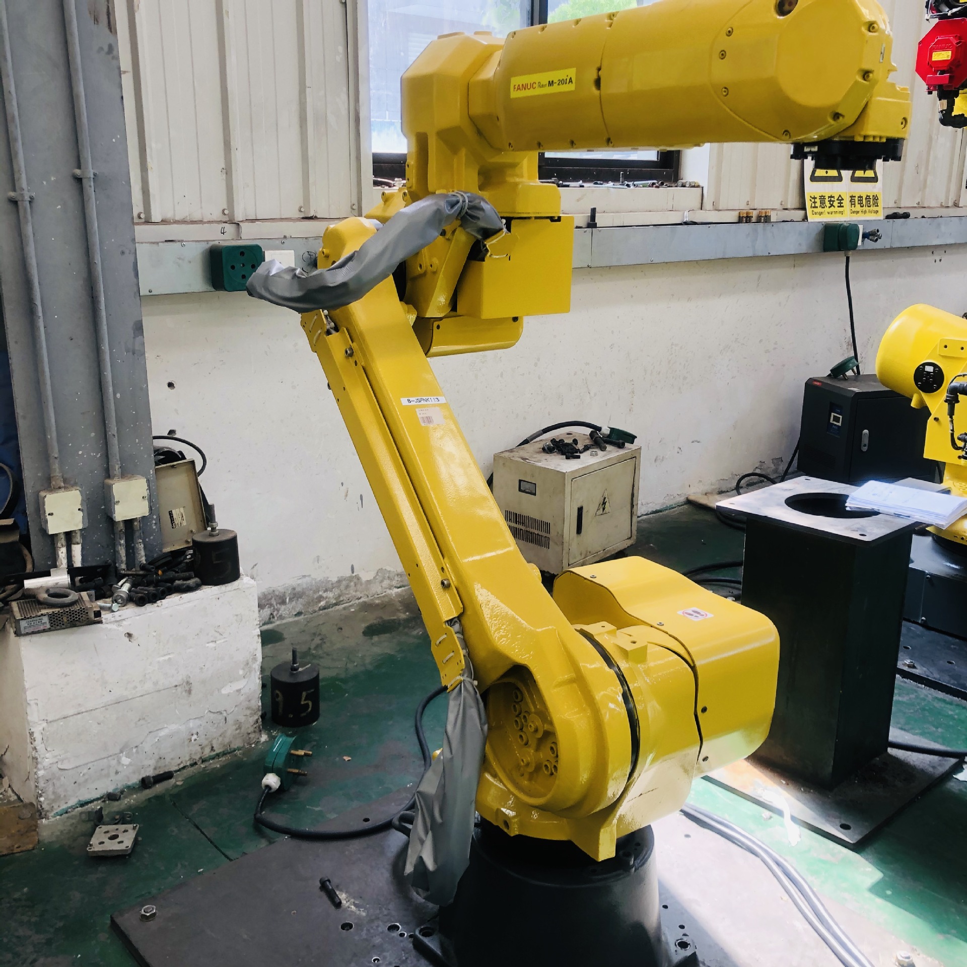 Second-hand M-20iA Fanuc robot 20KG handling and loading and unloading welding FANUC industrial 6-axis mechanical arm
