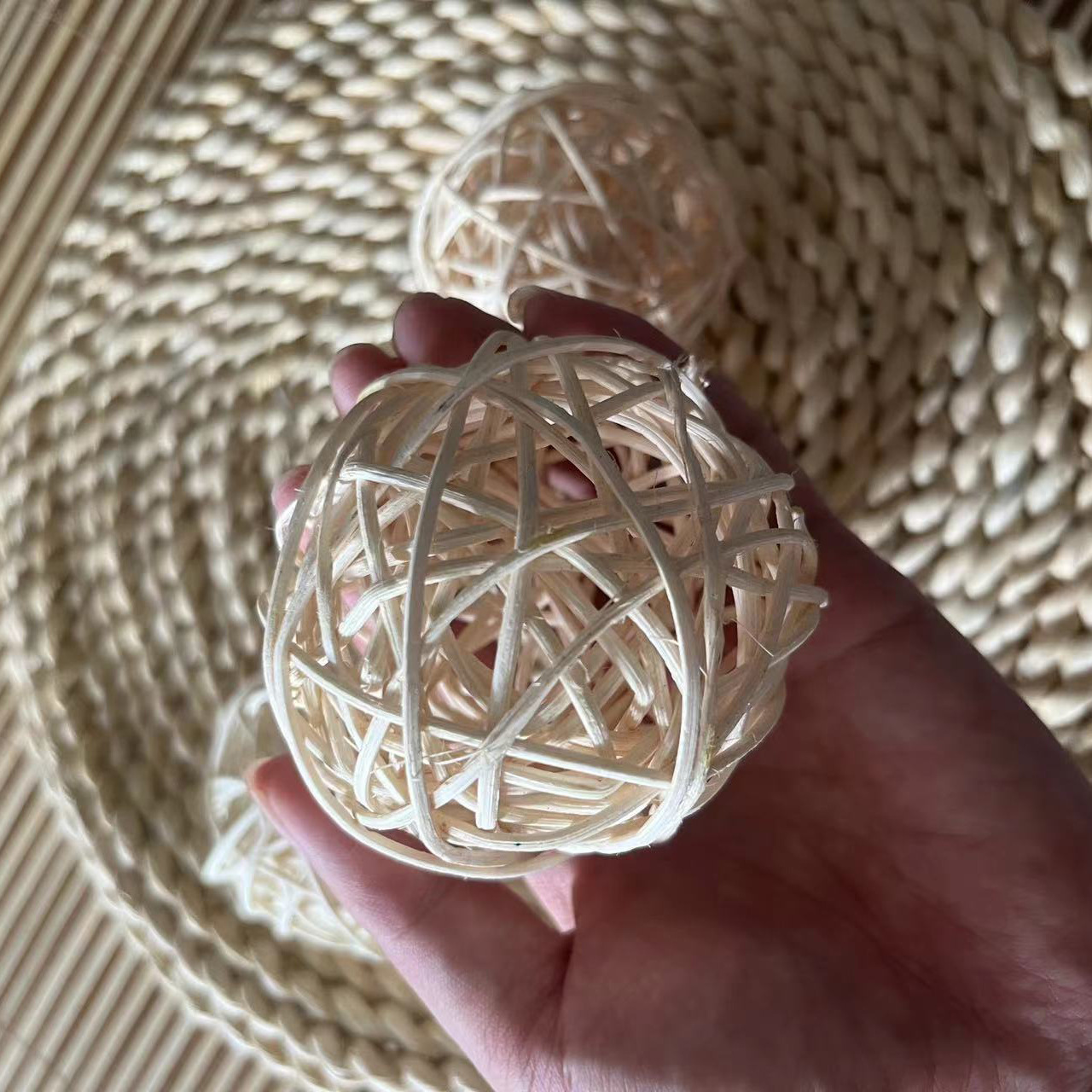 Pet supplies Totoro hamster rabbit parrot bite molar natural color rattan ball handmade woven ball wholesale