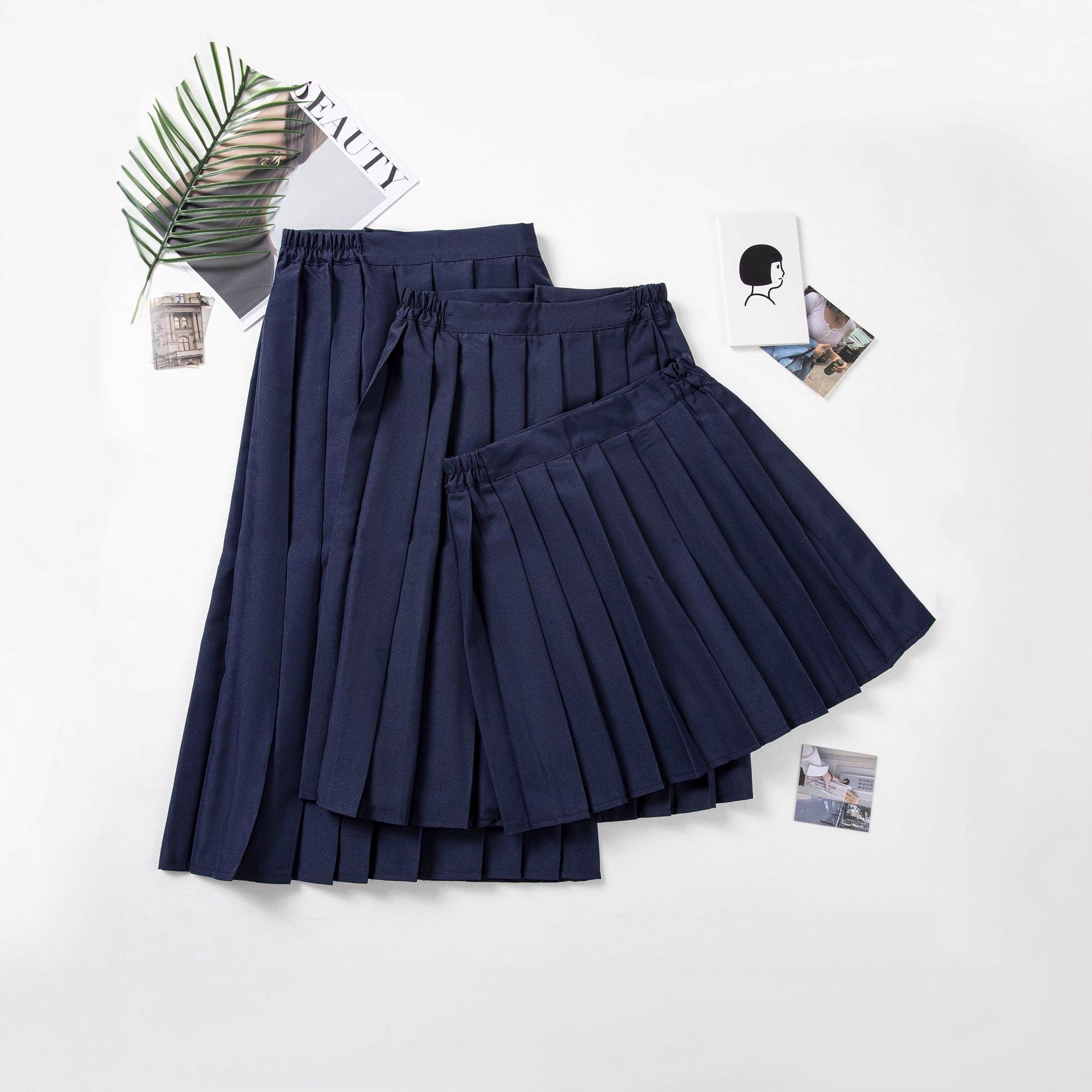 Мощный производитель оптовая осенняя новая универсальная юбка с складками в стиле преppy, базовая темно-синяя юбка