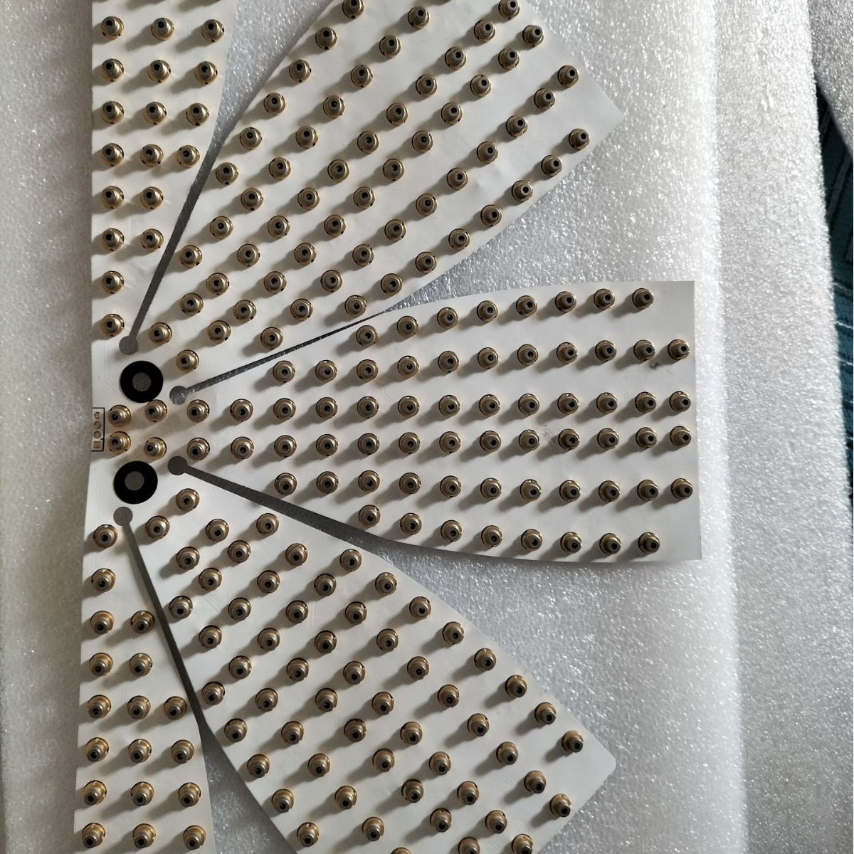 Разработка и дизайн капсулы для роста волос с интегрированным 650нм инфракрасным лазерным диодом