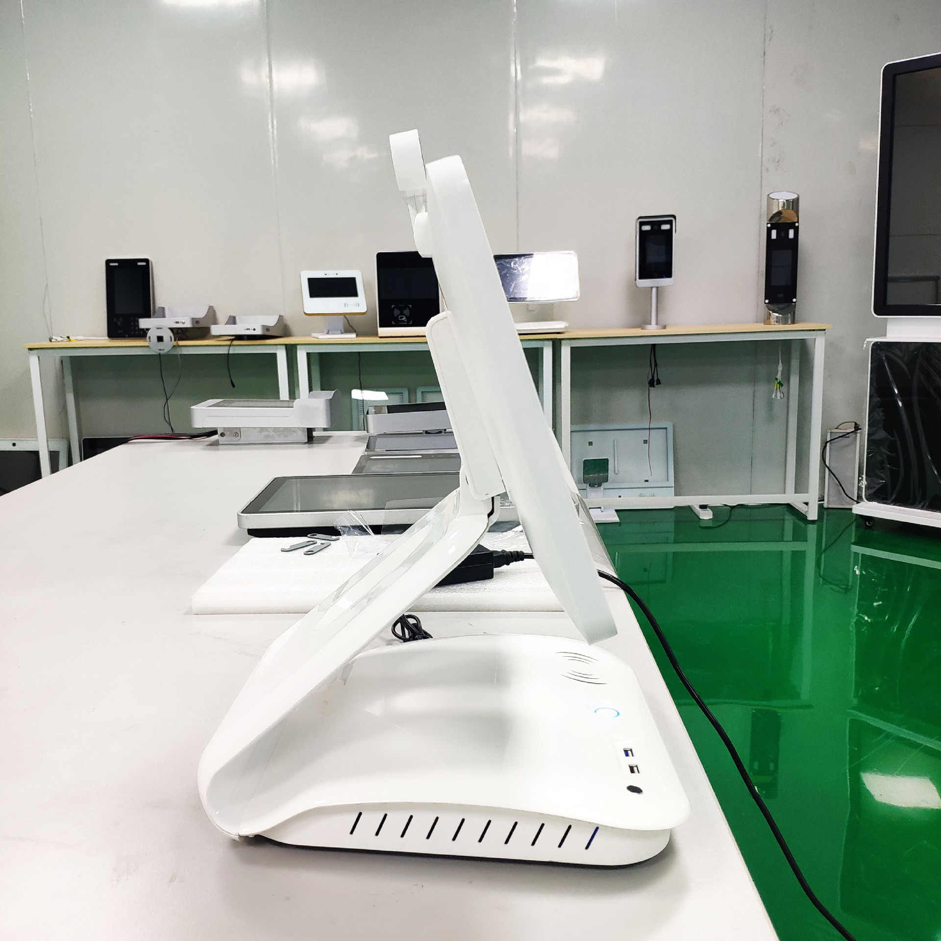 15.6-inch smart Android all-in-one dual-screen passenger plane desktop face recognition machine name authentication machine inquiry machine