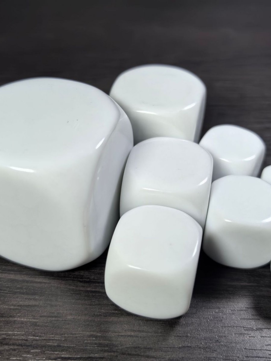Round-Cornered Blank Glossy Dice with Dimensions of 12mm, 14mm, 16mm, 18mm, 19mm, 20mm, 22mm, 25mm, 30mm, 40mm