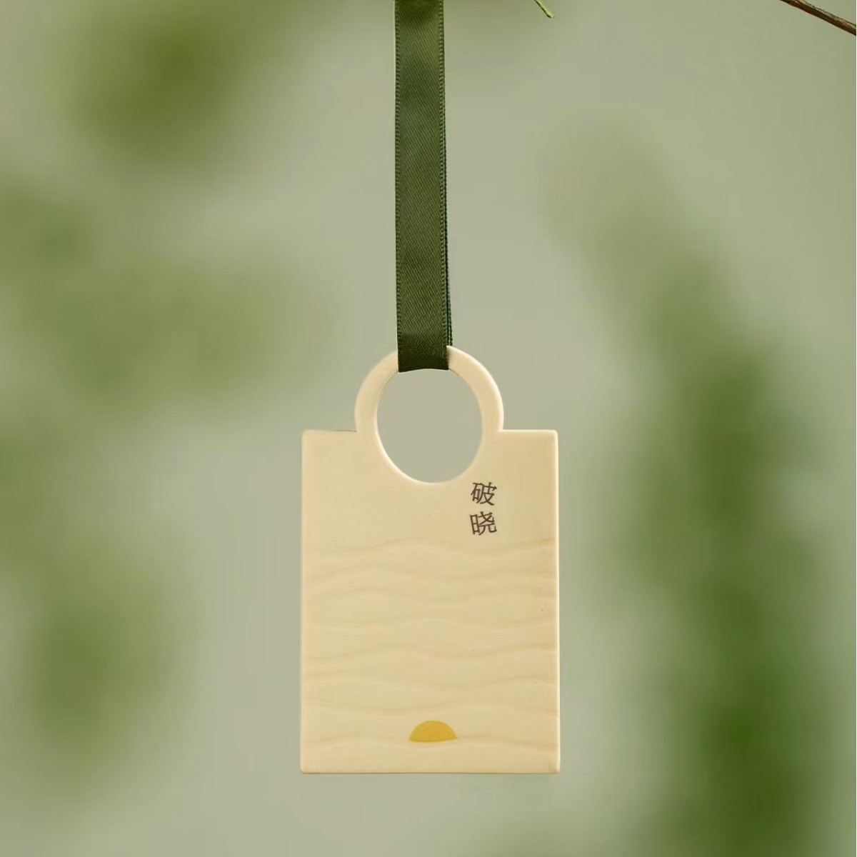 Special-shaped concave-convex craft car fragrance piece thickened long-lasting light fragrance wardrobe fragrance piece high-pole car fragrance card customization