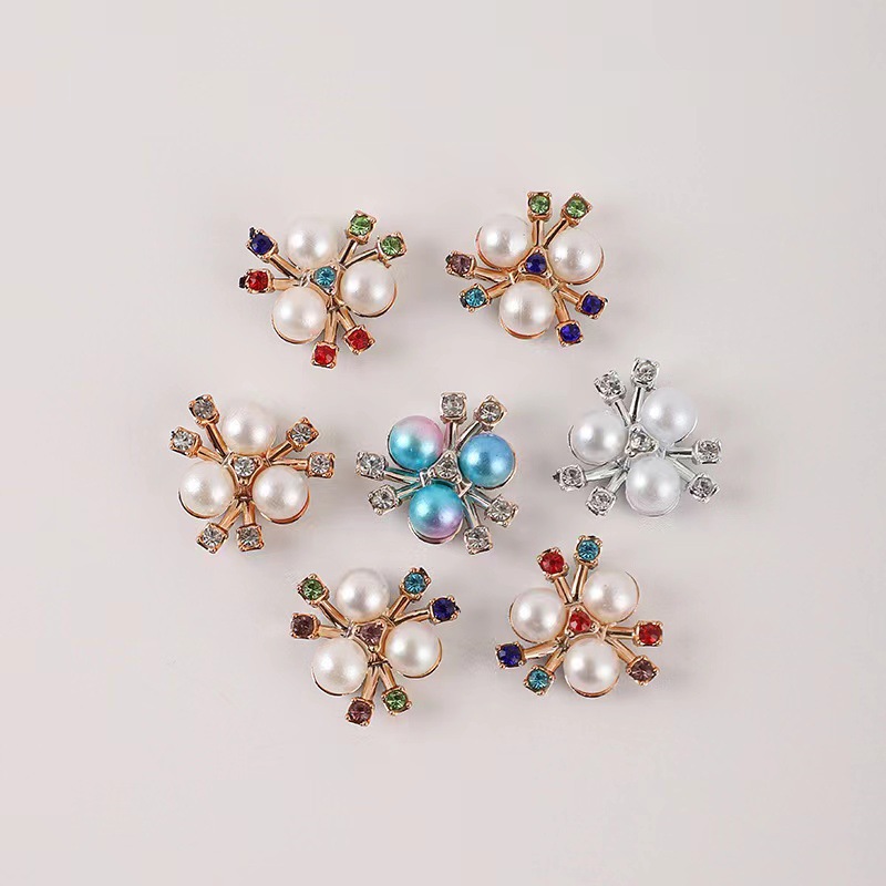 Korean handmade DIY color highlight three pearls flower heart clothing accessories flower plate buckle small accessories