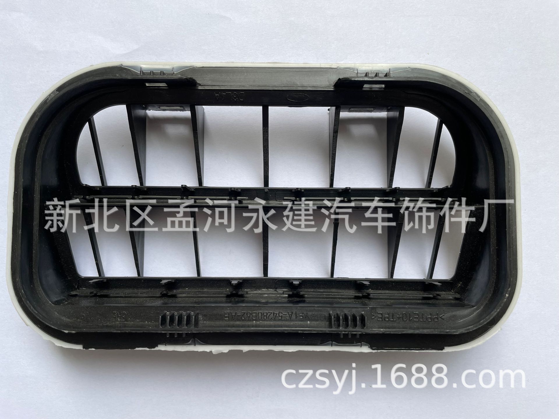 Suitable for classic Fox rear air outlet insulation grille ventilation cover old Mondeo Carnival rear shutter