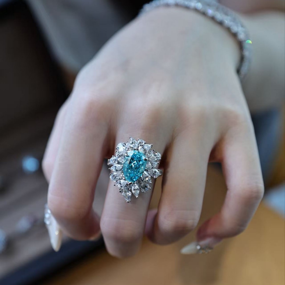 6.5 karat Exhibition Paraíba Ring Neon Sense Maldav Blue Big Water Drop Women's Silver Gem Cultivation