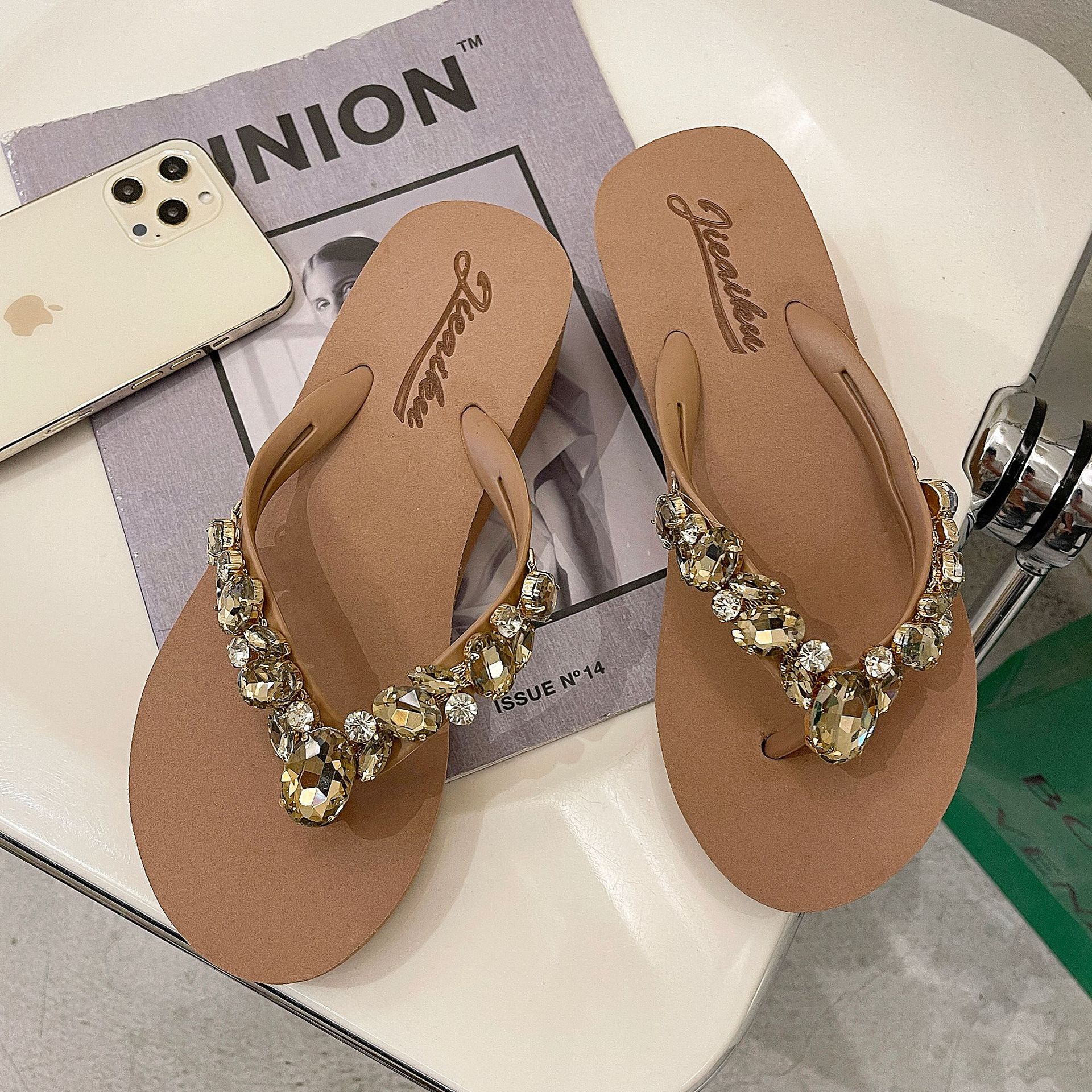 A generation of rhinestone thick-soled flip-flops women's summer wear fashion Korean beach shoes wedge women's sandals