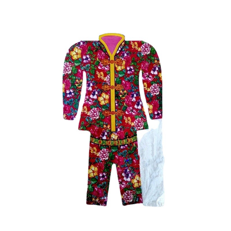 Ms. Paper Clothes' Handmade Finished Paper Clothes, a Complete Set of Cold Clothes for October 1St, Burning Paper Money, Burning Paper, and Worshiping Ingots at the Gravesite