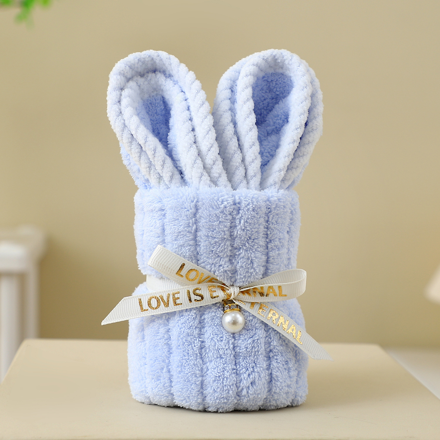 Coral fleece rabbit towel hand gift pearl bow rabbit gift box wedding festival activities opening gift wholesale
