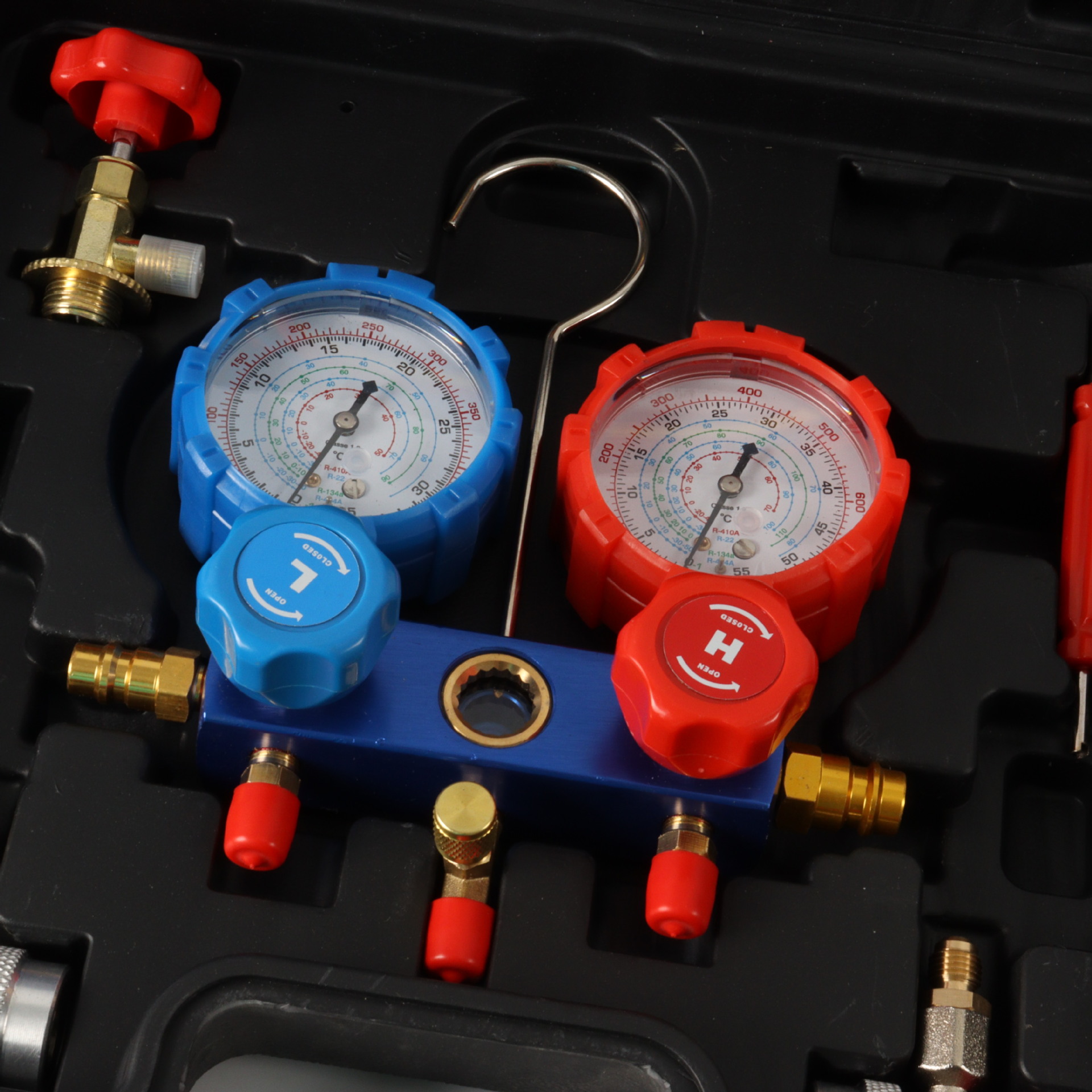 Car air conditioning refrigerant fluoride meter snow bottle opener new energy vehicle high and low pressure connector anti-collision explosion-proof suit rental