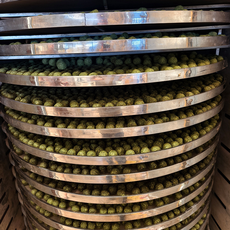 Teeth Grass Cake Timothy Alfalfa Cake Rabbit Staple Food Guinea Pig Hamster Snacks Rabbit Food Flowers and Grains Drying