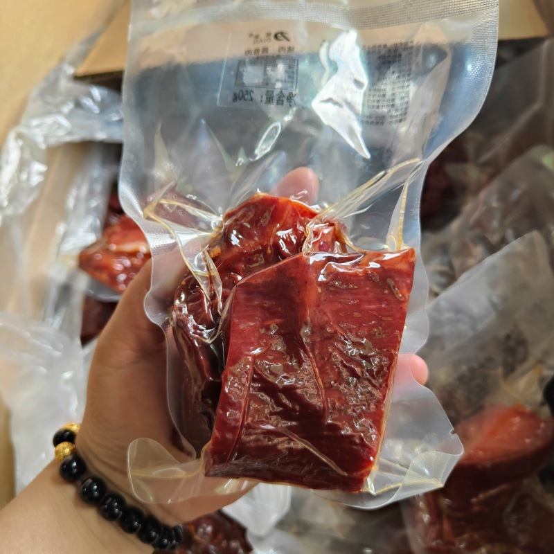 Sauce-Flavored Pork Running Around the Streets and Setting up Street Stalls Vacuum Sauce-Flavored Pork and Beef Flavor Spicy Chunks of Meat Factory Wholesale Supply