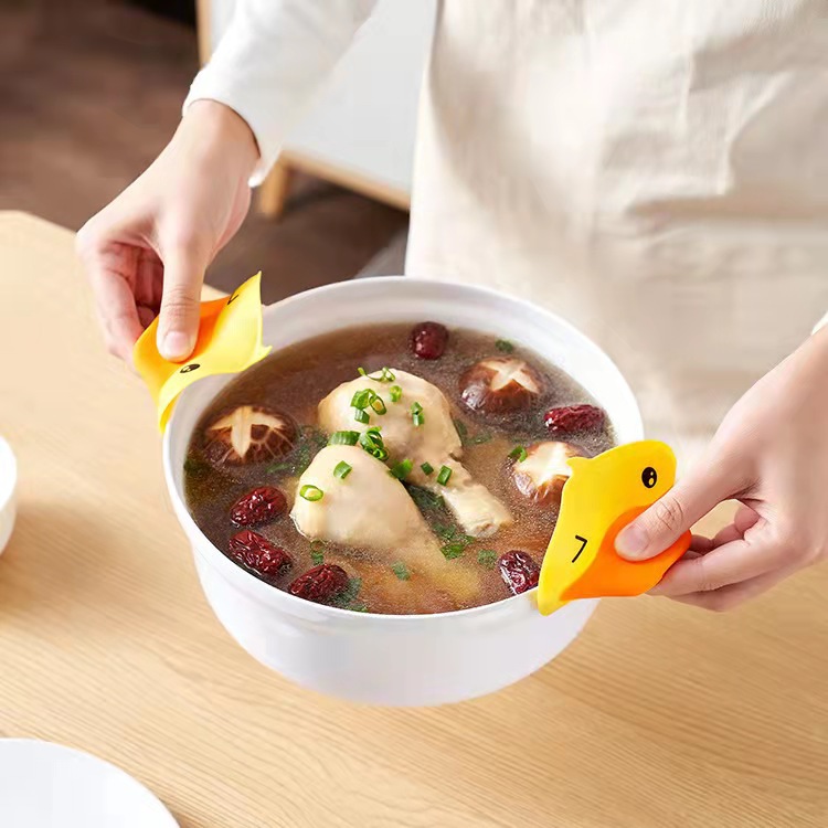 Factory Direct Sales Douyin Popular Silicone Little Yellow Duck Duckbill Household Kitchen Insulation Clip Oven Microwave Oven Bowl Clip