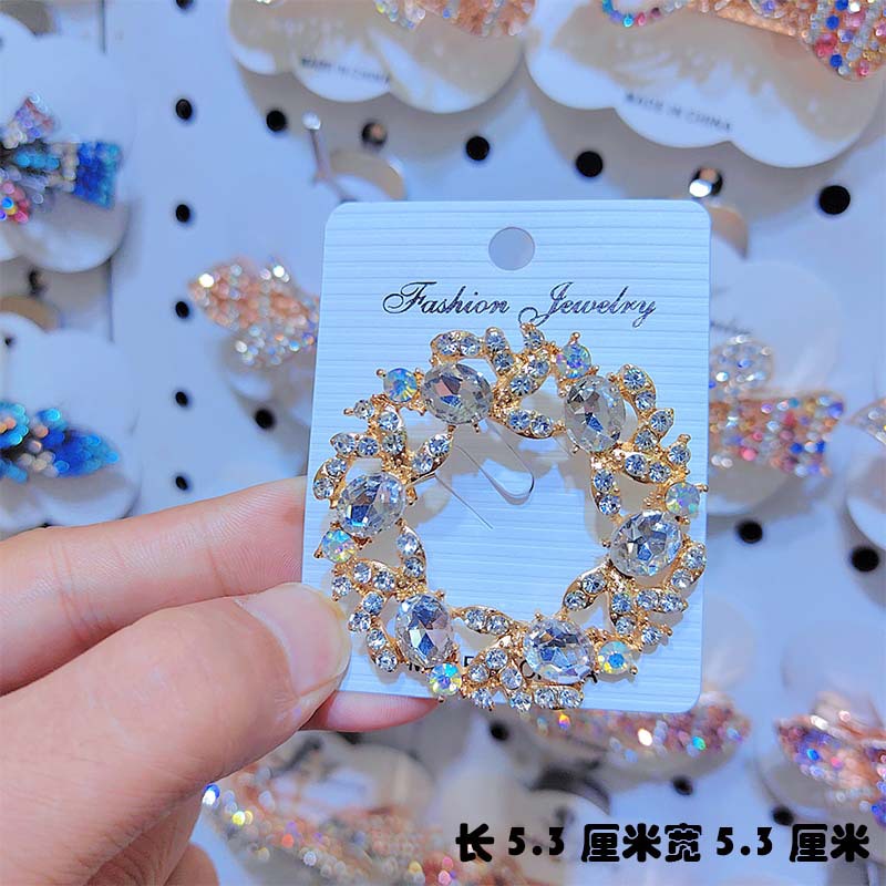 Anti-exposure brooch high-grade temperament corsage alloy diamond accessories V-neck sweet all-match pin jewelry wholesale