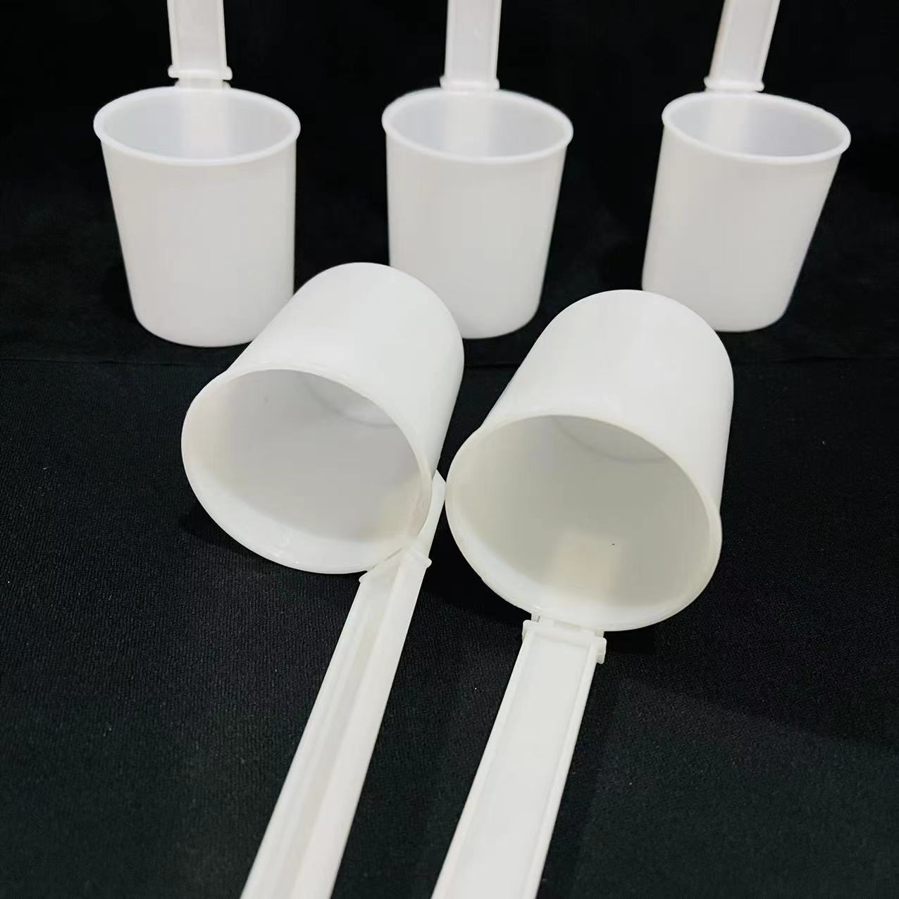 Plastic Wine Raisin Wine Lift Household Funnel Wine Dispenser Measuring Wine Hanging Wine Spoon 0.1kg Wholesale 1 Yuan 2 Yuan