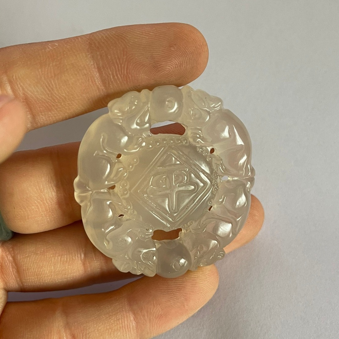 Factory wholesale agate white chalcedony double-sided brave lucky pendant tassel car hanging life peace jewelry accessories