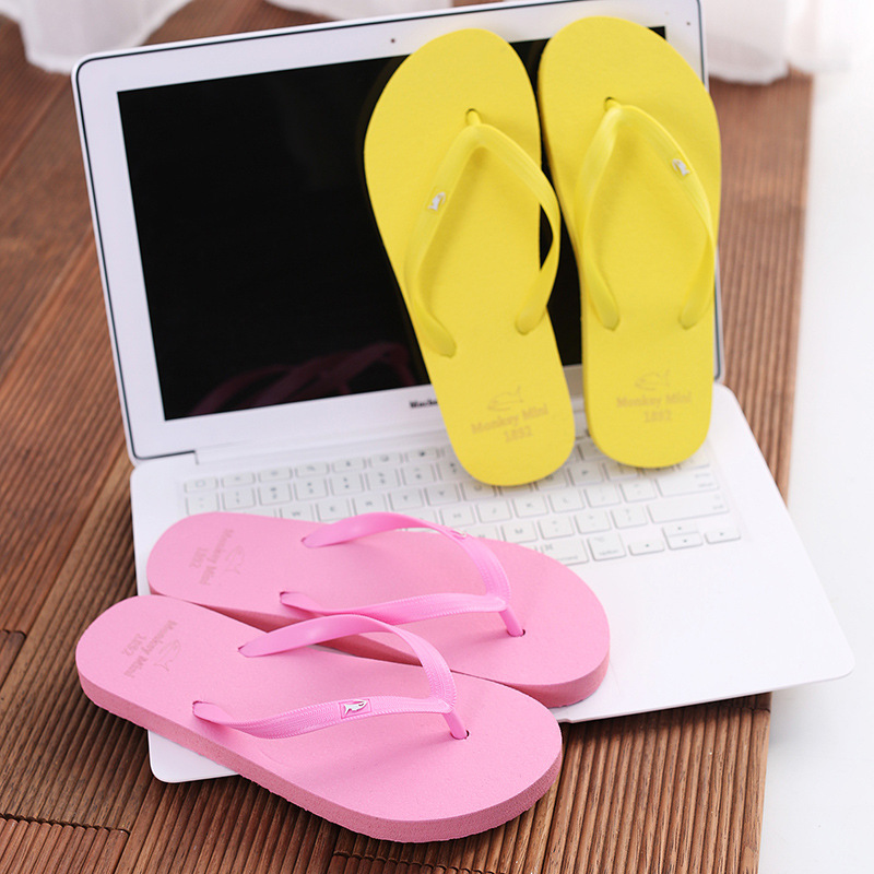 Cross-border 2023 new summer flip-flops women flat heel beach slippers women non-slip slippers foreign trade manufacturers