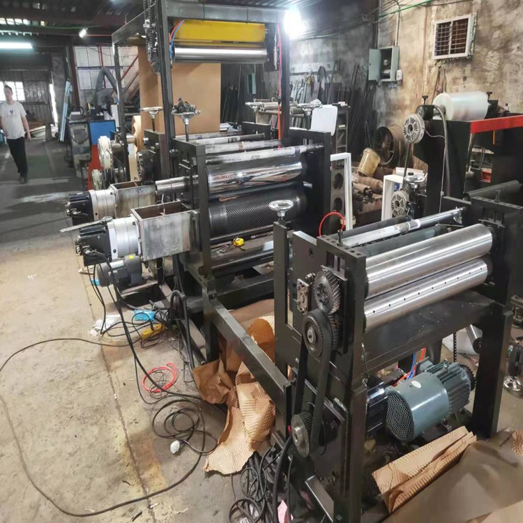 Bubble Paper Embossing Machine High Speed Bubble Bag Film Cutting Machine Common Supply