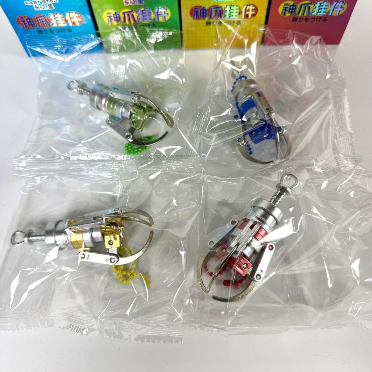 Simulation doll machine clip pendant children's decompression jewelry toy mini god claw key chain yiwu stall supply