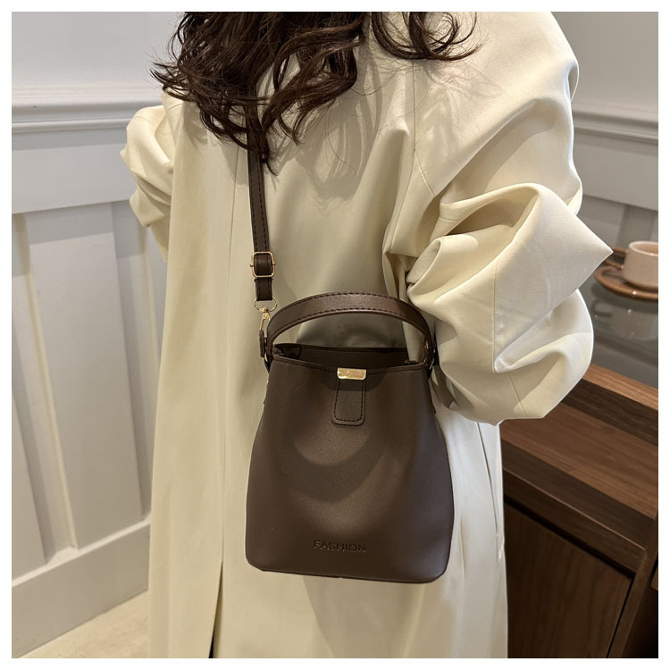 Korean fashion portable small bag women's 2025 new all-match bucket bag Korean simple shoulder messenger bag wholesale