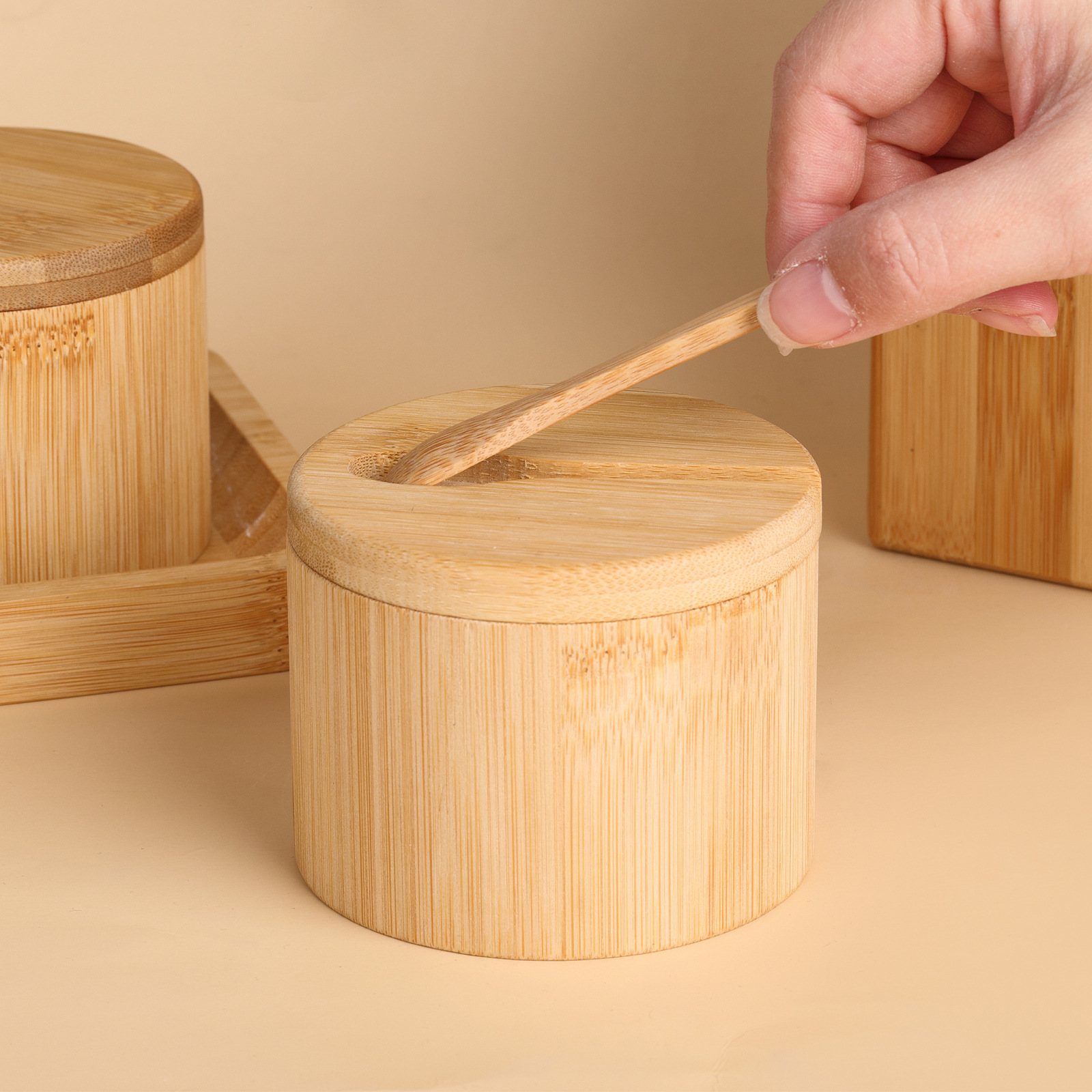 Bamboo Seasoning Jar Bamboo Kitchen Salt and Pepper Storage Box Magnetic Rotating Seasoning Container with Lid Cross-Border Wholesale