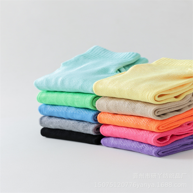 2025 New Model Factory Wholesale Professional Trampoline Socks with Adhesive Dots, Children's Non-Slip Socks, Early Education Center Yoga Socks, Custom Logo