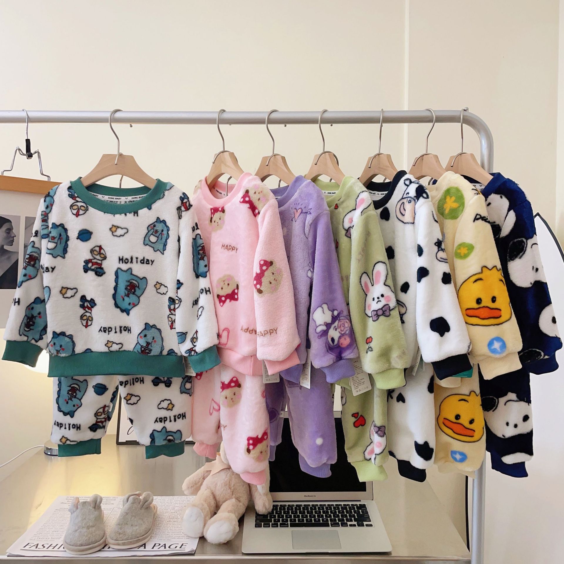 Детские фланелевые пижамы для мальчиков и девочек, коралловый велюр, средние и большие размеры, мультяшные круглые вырезы, домашняя одежда, утолщенный флис