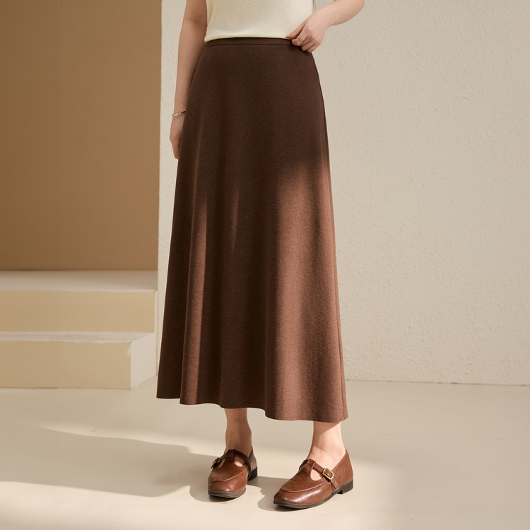 [Карамельный какао] Вельветовая юбка, утолщенная, трикотажная, стройнящая и эффектная, новая осенняя модель для полных женщин 2025
