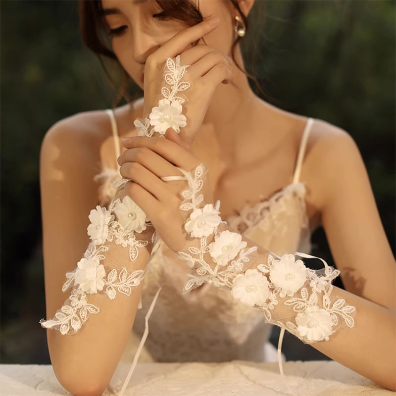 2025 New Bridal Wedding Gloves White Flower Pearl Photo Studio Cut Out Fingerless Sunscreen Travel Photography Gloves