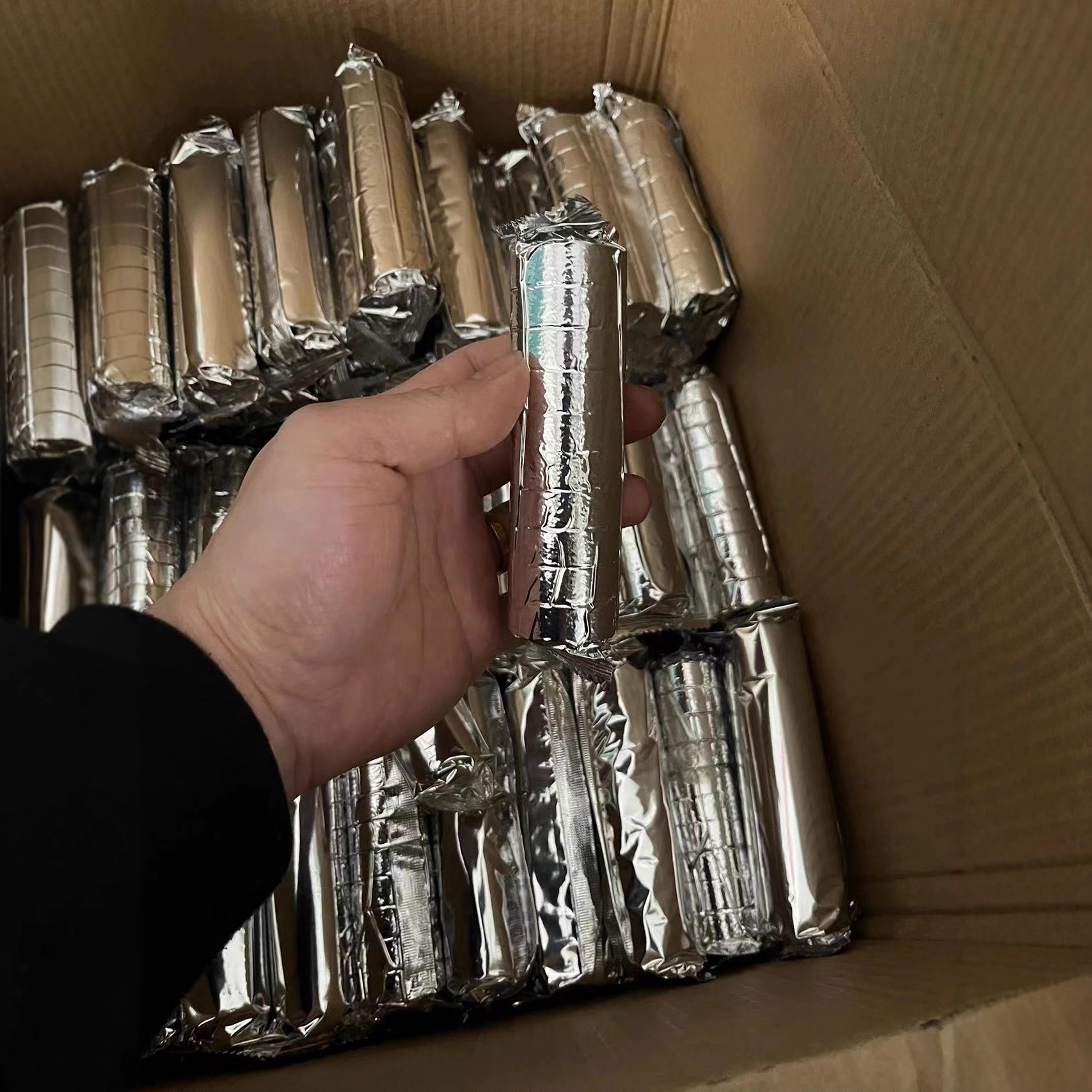 40mm spot factory wholesale barbecue charcoal quick-burning carbon fruit charcoal hookah charcoal fire oven oven can play logo