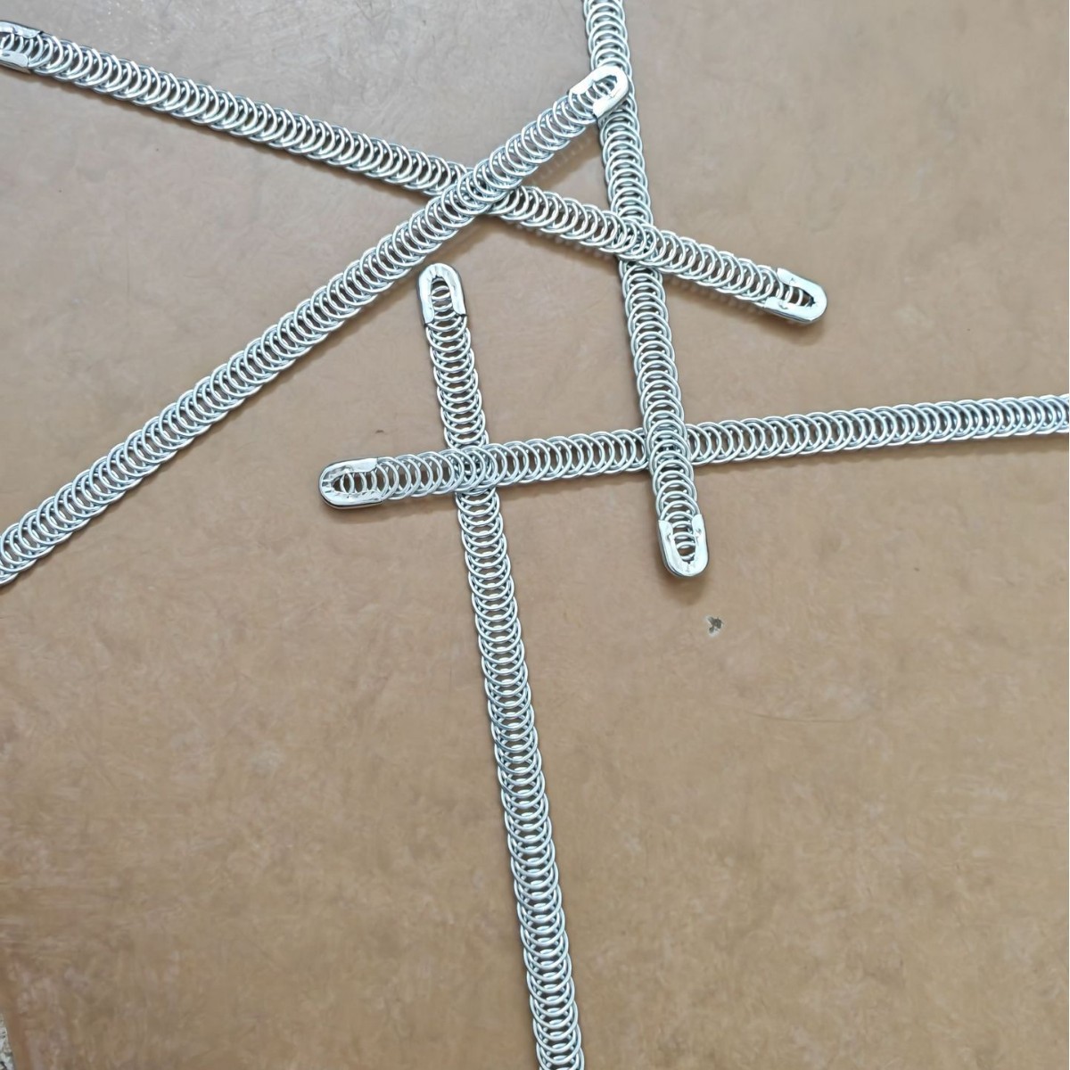 Оптовая электроплакированная пружинная стальная лента 1 см из сплава с косточкой в виде рыбы, оцинкованная, высокоэластичная, металлическая поддерживающая лента, мягкие заклепки