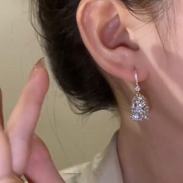 Exquisite Flash Full Diamond Square Ear Hook Earrings Elegant Light Luxury High-end Sense Earrings 2023 New Explosions All-match Women
