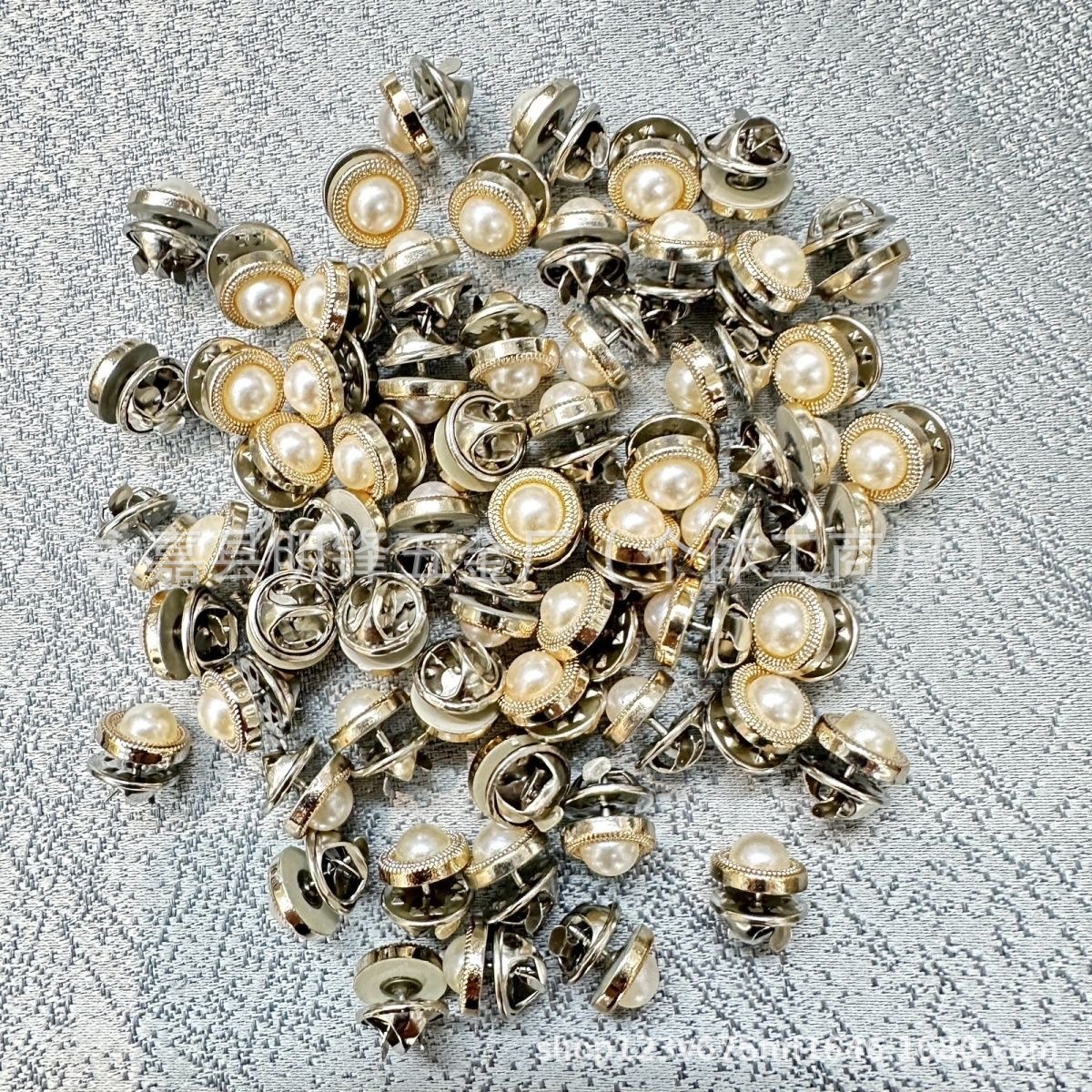Wholesale Pearl Smiley Face Anti-Exposure Curtain Clips, Anti-Curling, No-Sew Shirt Buttons, Pin Buttons, Door Curtain Collar Detachable