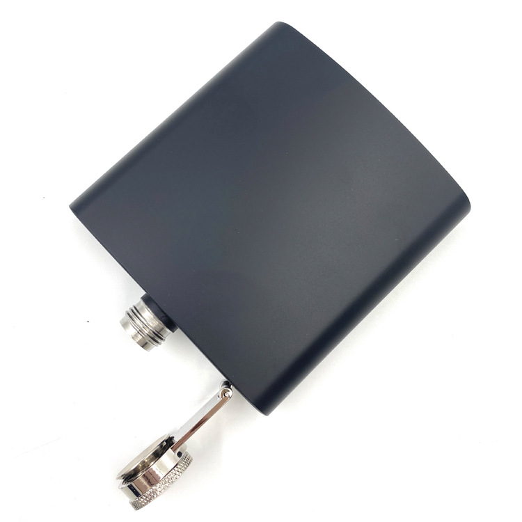 Factory Direct Sales Russian Hip Flask Outdoor Portable 6 Ounce Black Lacquer Wine Bottle Wholesale Stainless Steel Hip Flask