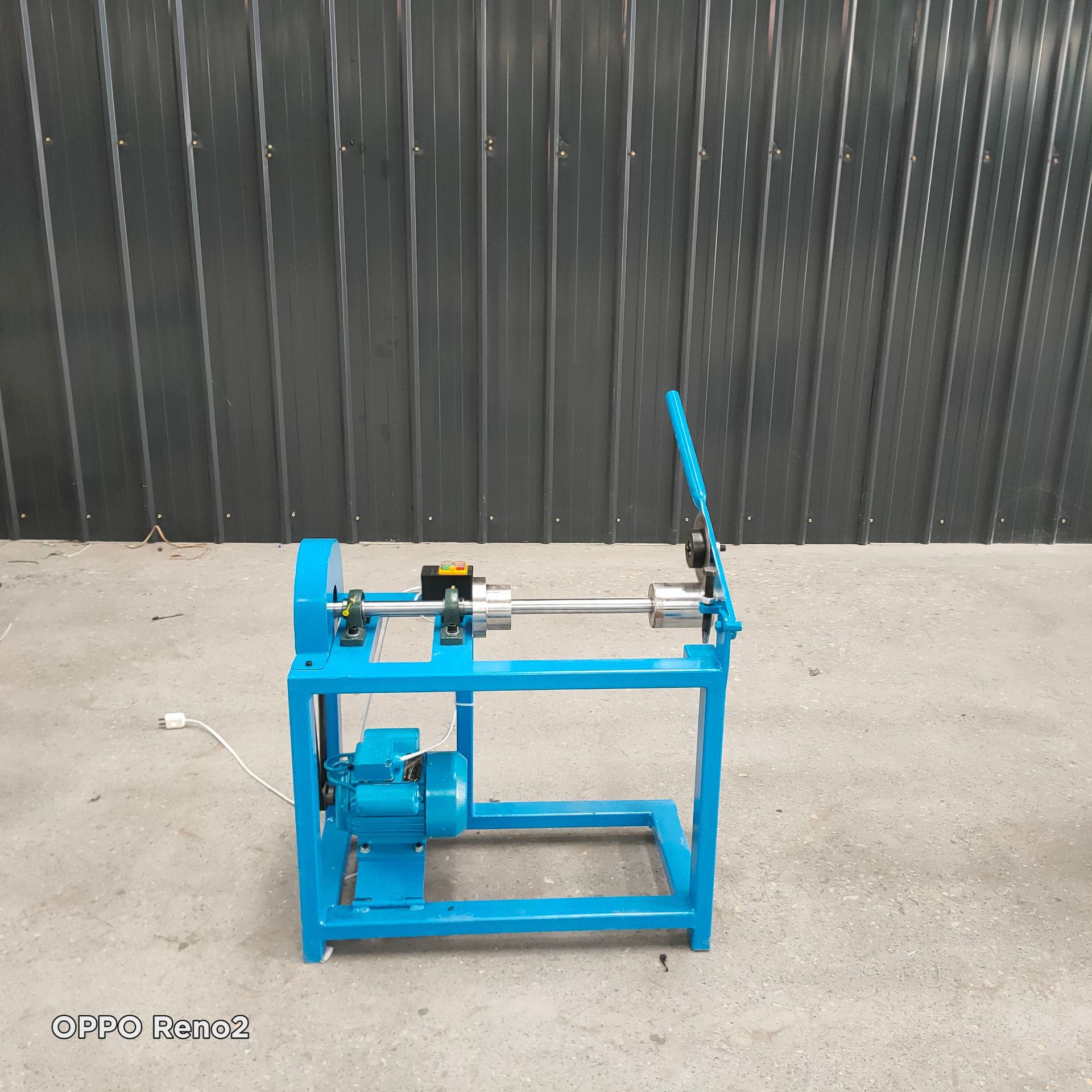 Производитель предлагает и напрямую продает машину для резки бумажных трубок типа 350 с короткой осью по выгодной цене, с гарантией качества и беззаботным сервисом после продажи