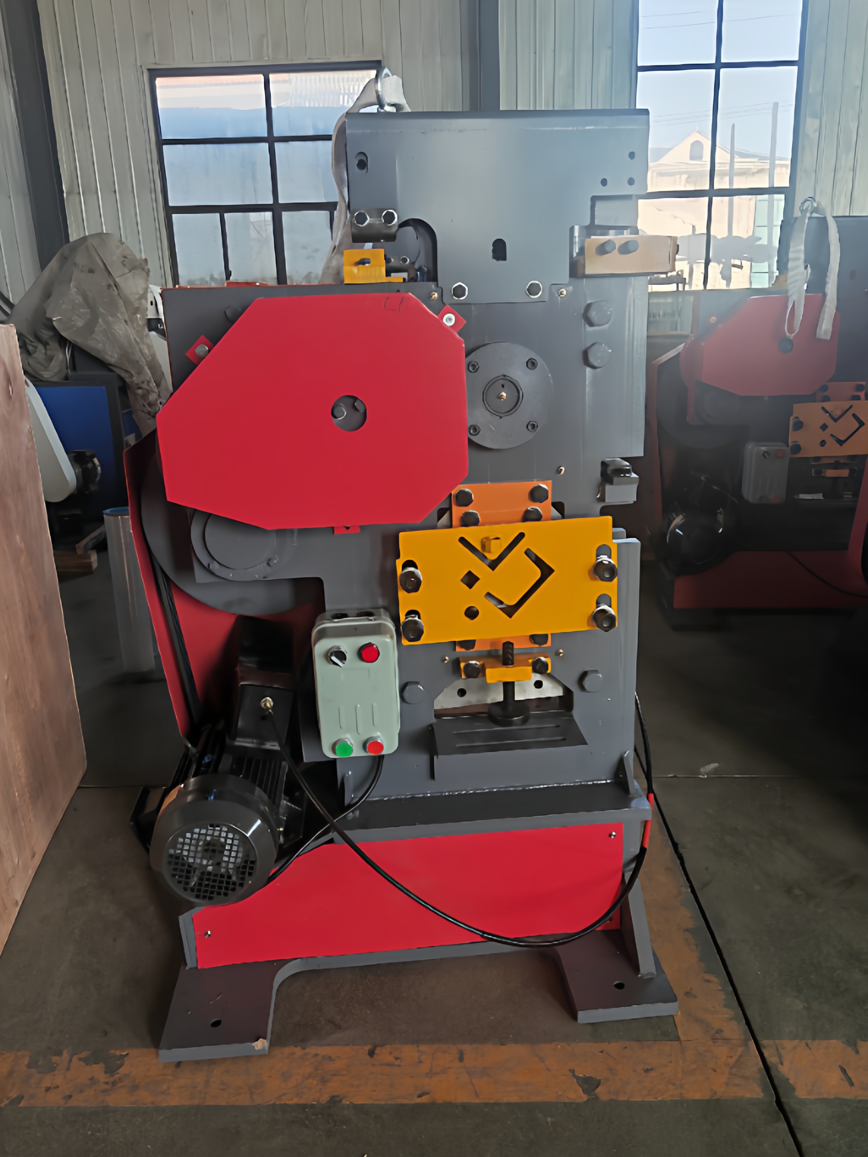 Multifunctional Punching and Shearing Machine for Angle Iron, Channel Steel, and Flat Iron; Punching and Cutting Machine; Integrated Hydraulic Punching and Cutting Machine