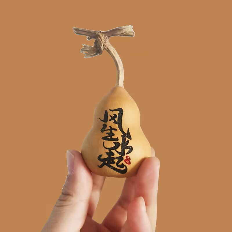 Wholesale natural hand-twisted carved gourd wenwen play play ink carved small gourd net red hot hand-held crafts