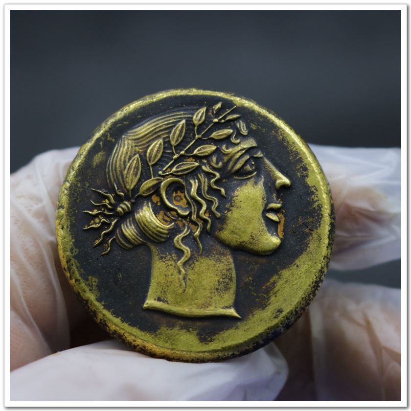 Древнегреческая юбилейная монета, латунь, позолота, антикварные изделия, сплошная золотая монета