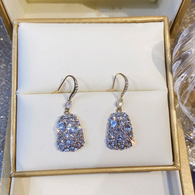 Exquisite Flash Full Diamond Square Ear Hook Earrings Elegant Light Luxury High-end Sense Earrings 2023 New Explosions All-match Women