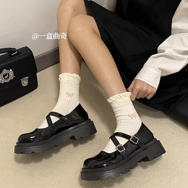 Маленькие кожаные туфли для девочек 2025 весна новые черные лаковые туфли Мэри Джейн для детей толстосоледные туфли британского стиля