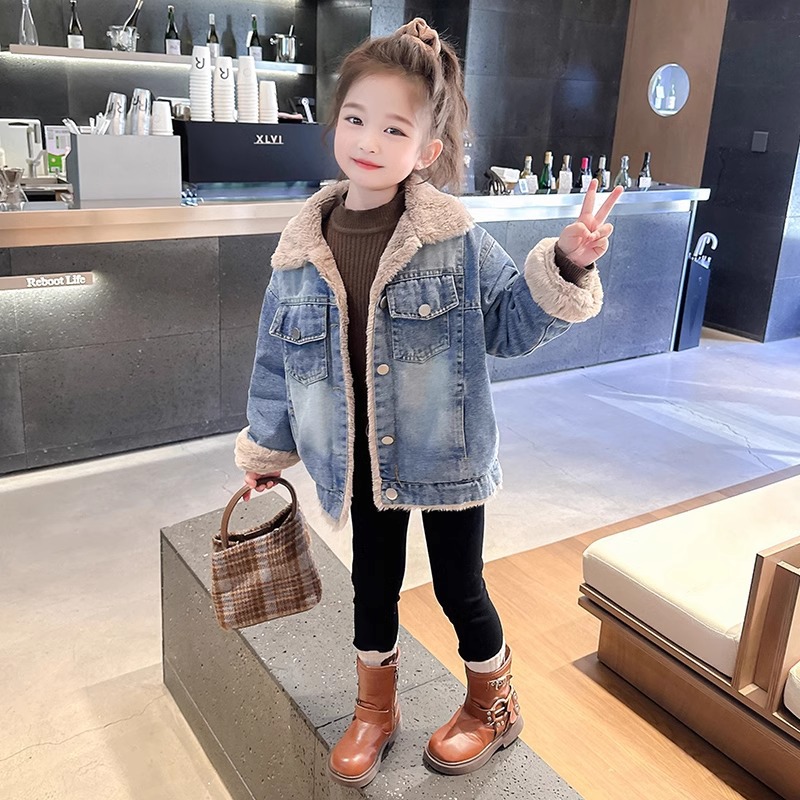Джинсовая и Бархатная Куртка Для Девочек Осень и Зима 2024 Новый Западный Стиль Маленькая Девочка Корейская Одежда Зимняя Одежда Для Детей