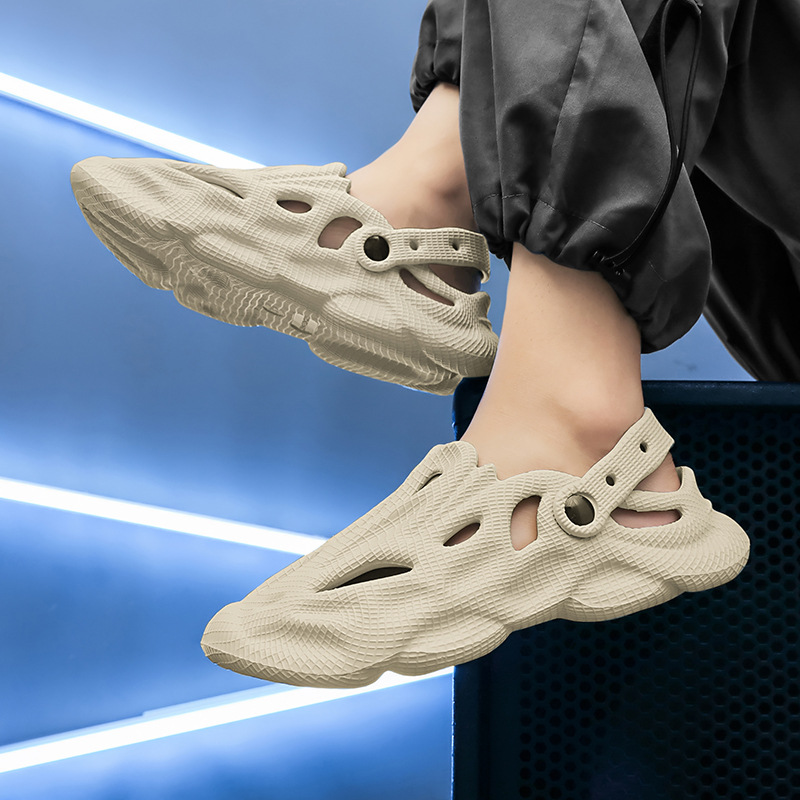 2025 New Summer Coconut Clogs Men's Outer Wear Sandals with a Poop-Feeling Toe-Toe Beach Slippers