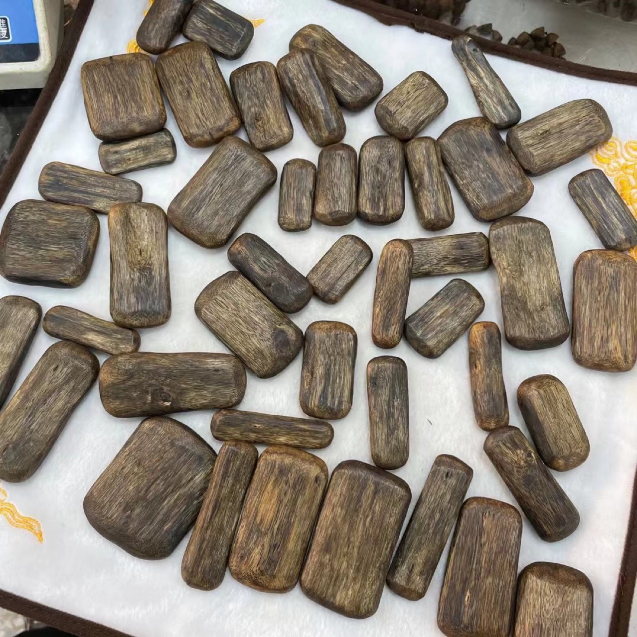 Green Agarwood Pendant with High Oil Content, Diverse Shapes, and Unique Design