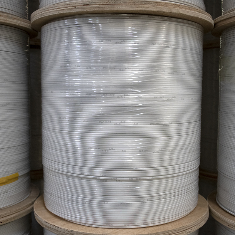 Two-core indoor leather cable GJXH-2b 2-Core 2 steel wire FTTH leather fiber optic fiber GJXH optical fiber cable Butterfly leather cable