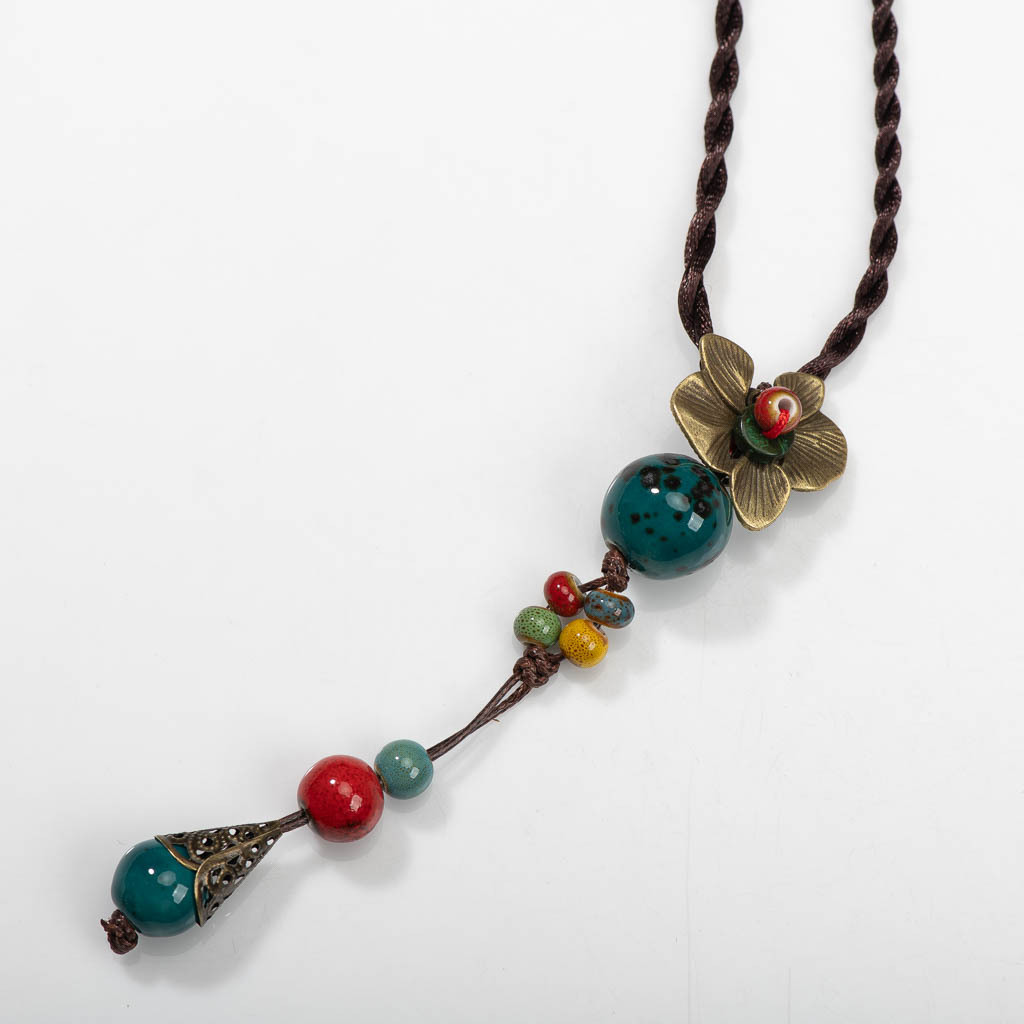 Flower Shadow Dream 70-80cm Adjustable Long Ceramic Pendant Necklace Elegant Design Suitable for Sweater