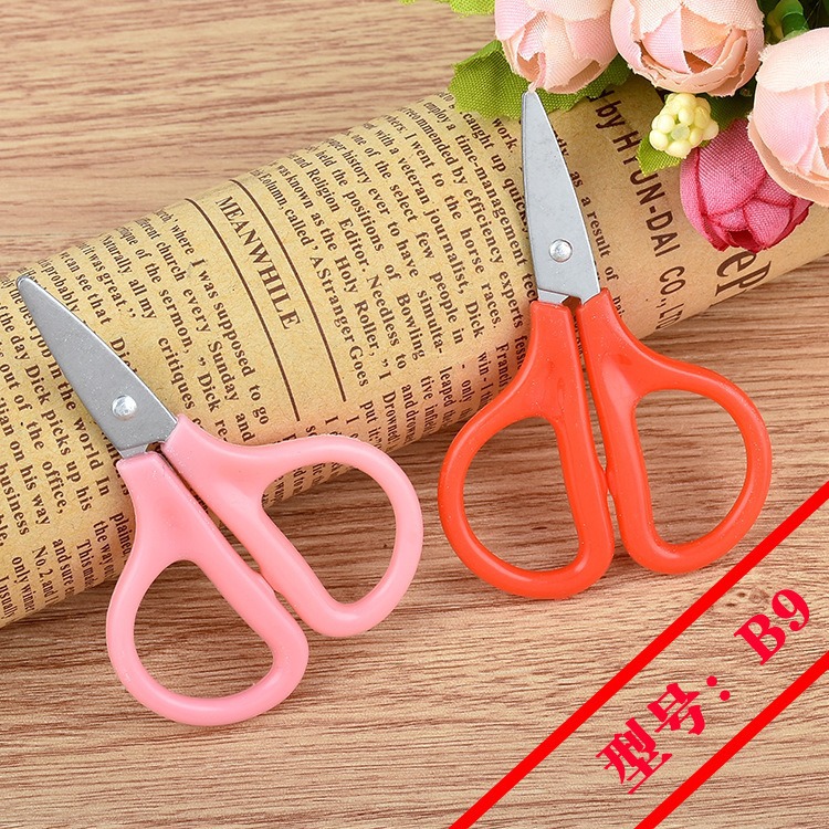 Factory Direct Supply Beauty Scissors Pink Orange Multifunctional Eyebrow Trimming Scissors Student Cross Stitch Makeup Cotton Scissors Ready for Sale
