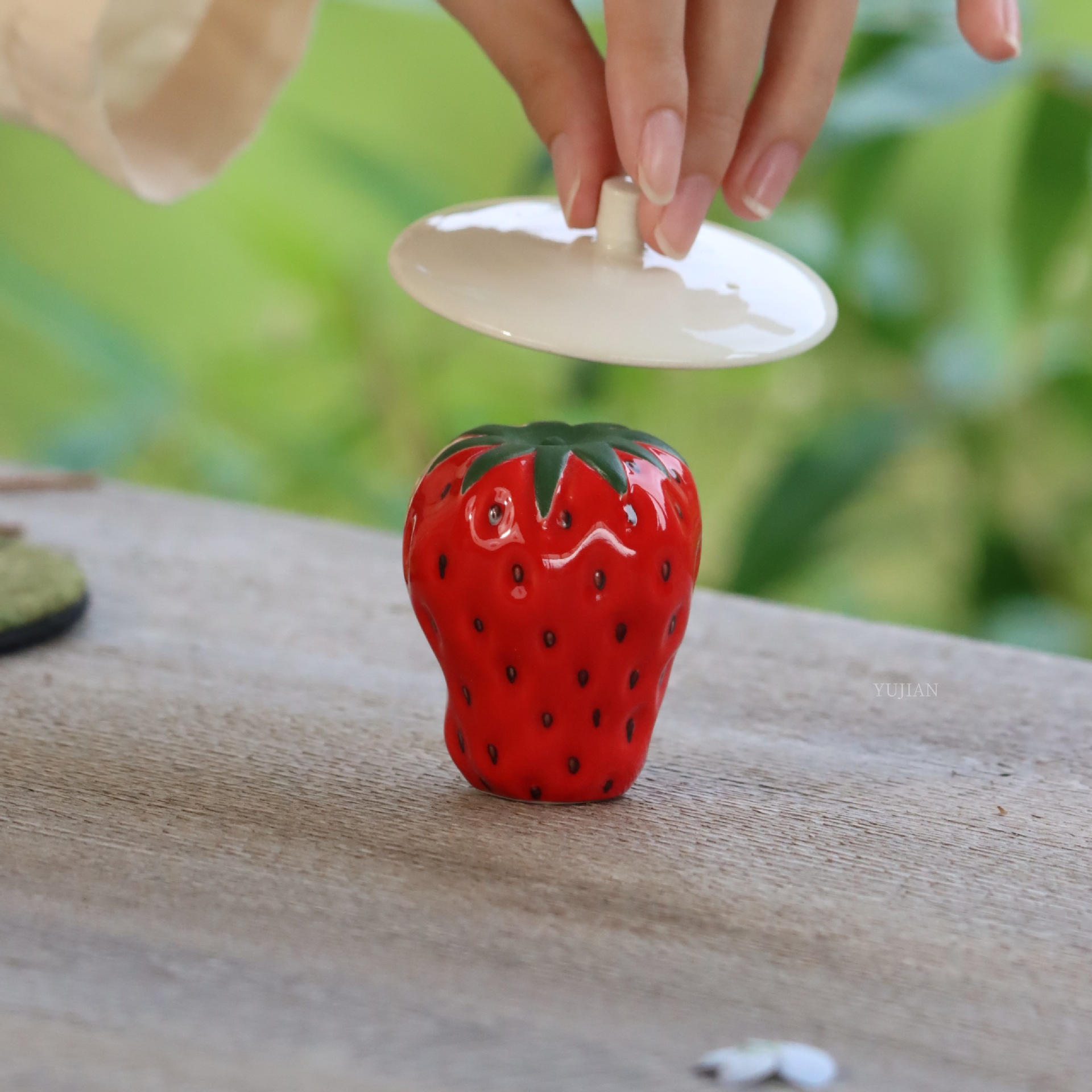 Strawberry Lid Set for Home Tea Table, Ceramic Tea Pet Ornament Lid Set, Tea Ceremony Incense Holder, Incense Burner, Indoor Tea Accessories